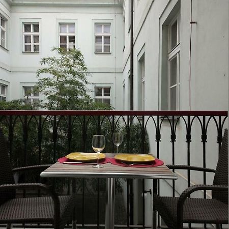 פראג Quiet Apartment With Balcony Charles Bridge מראה חיצוני תמונה