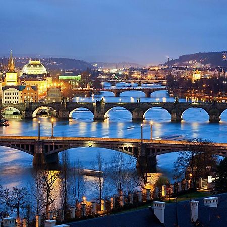 פראג Quiet Apartment With Balcony Charles Bridge מראה חיצוני תמונה