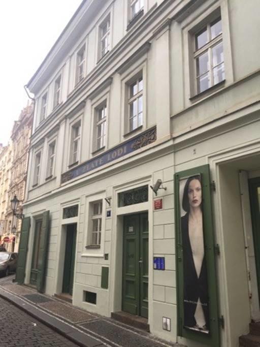 פראג Quiet Apartment With Balcony Charles Bridge מראה חיצוני תמונה