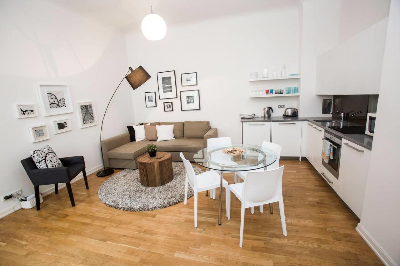 פראג Quiet Apartment With Balcony Charles Bridge מראה חיצוני תמונה