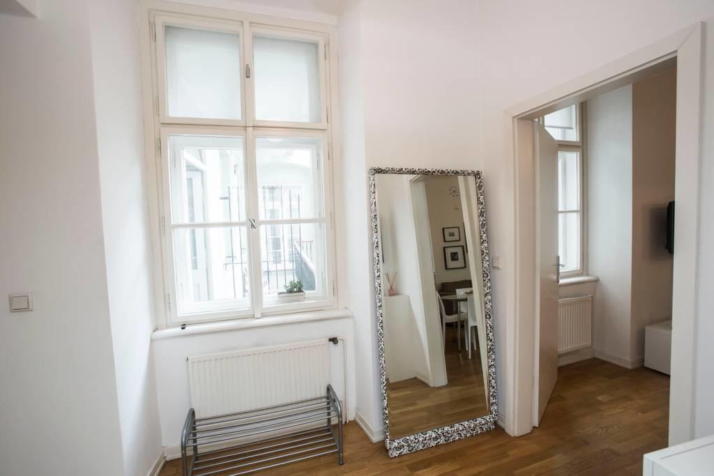 פראג Quiet Apartment With Balcony Charles Bridge מראה חיצוני תמונה