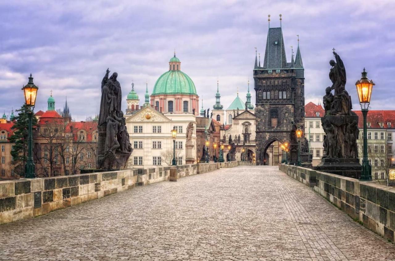 פראג Quiet Apartment With Balcony Charles Bridge מראה חיצוני תמונה