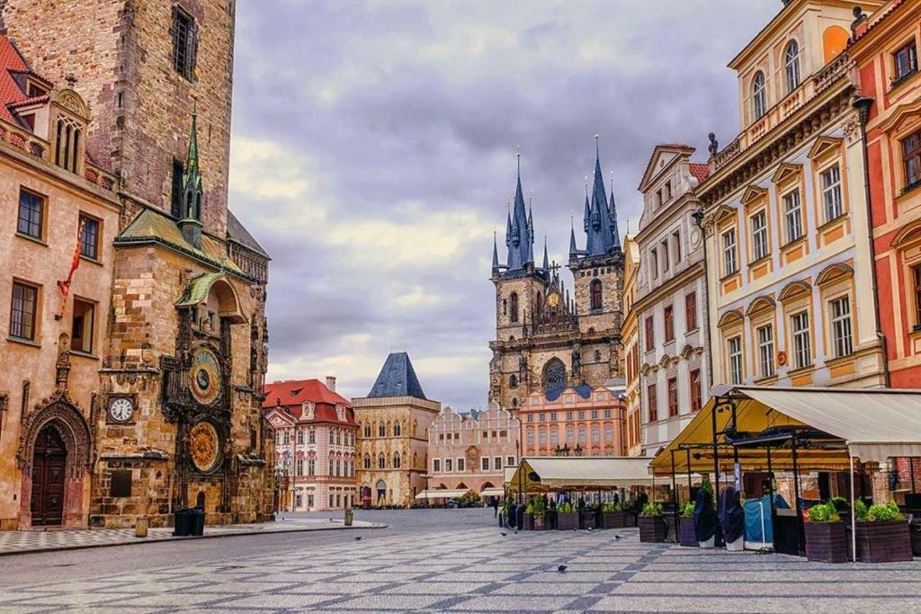 פראג Quiet Apartment With Balcony Charles Bridge מראה חיצוני תמונה